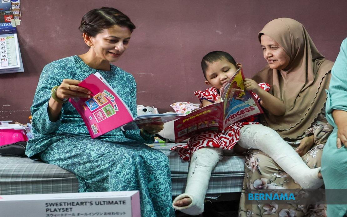 Three-Year-Old Aulia Sofia Shows Remarkable Recovery After Devastating Family Crash