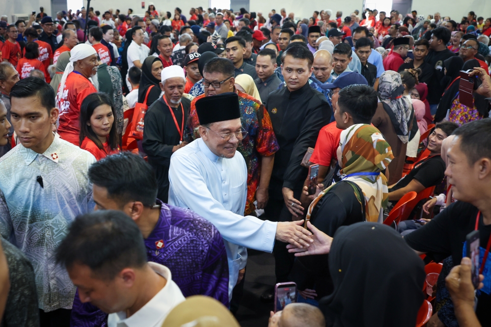 PM Anwar Ibrahim Undergoes Scheduled Medical Evaluation at Specialist Centre
