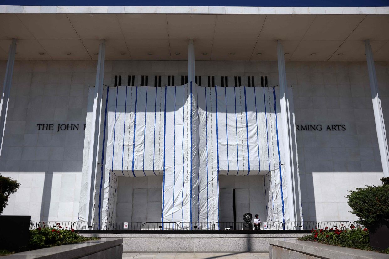 Trump Administration Threatens Kennedy Center Demolition in Naming Dispute