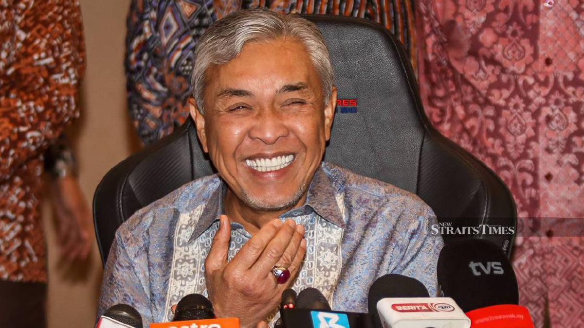 Zahid Counters PM's Unity Message with Cryptic Pantun on Roofs and Storms