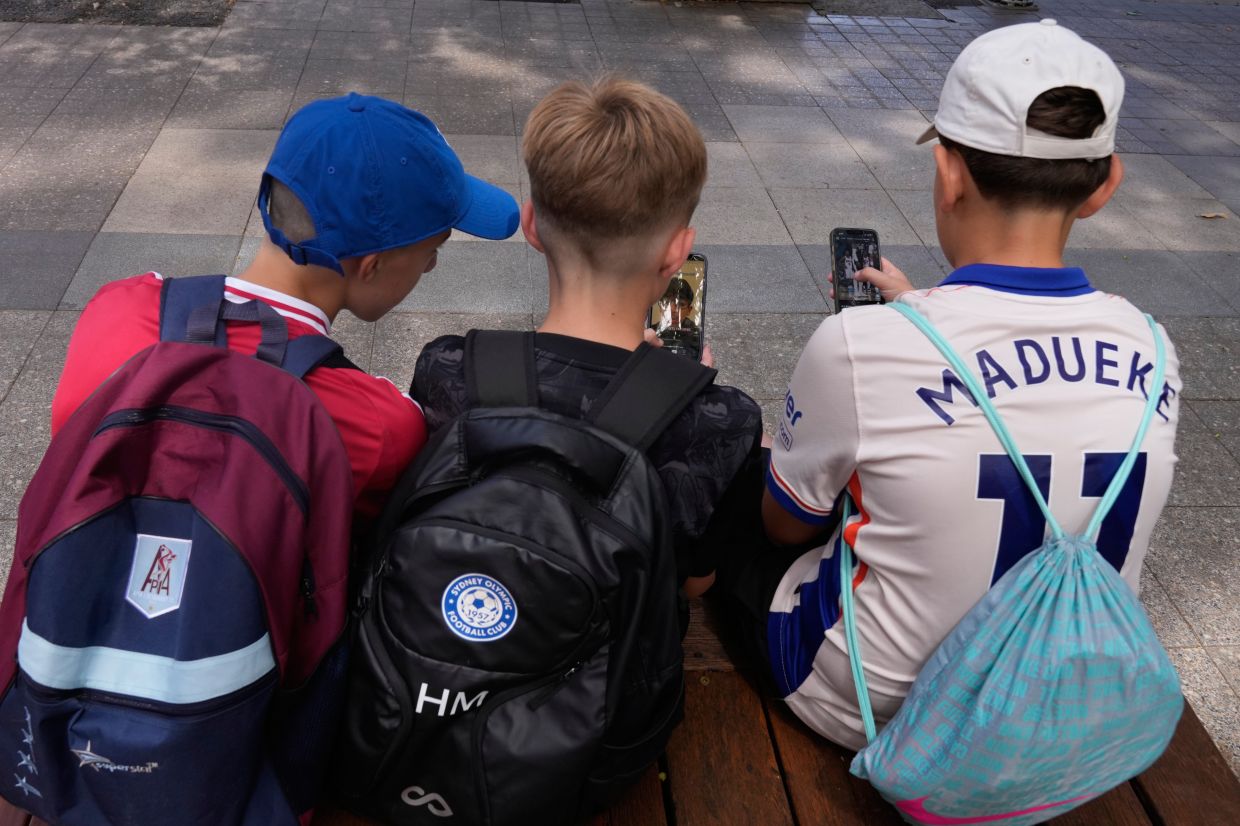 Australia tightens social media ban for children as first attempt proves ineffective