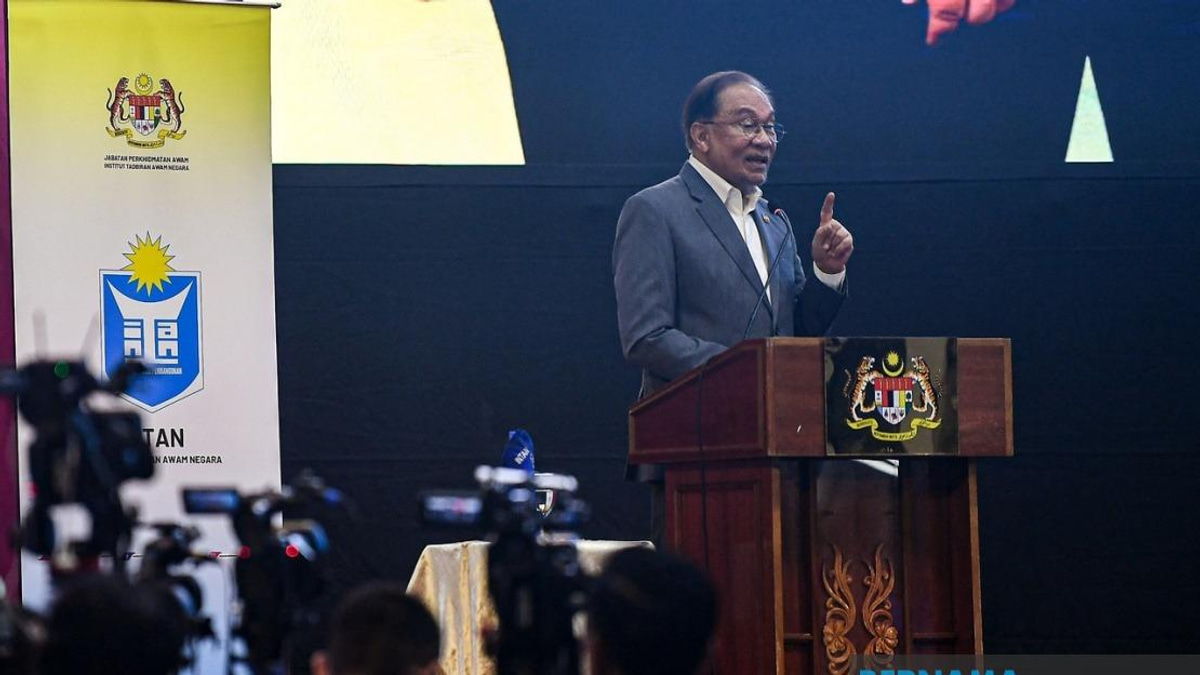 Anwar Clarifies His Firm Tone With Civil Servants, Says He Speaks From The Heart