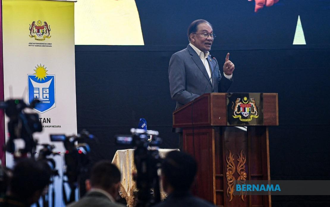 Anwar Clarifies His Firm Tone With Civil Servants, Says He Speaks From The Heart