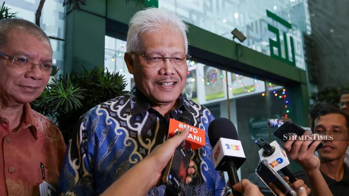 Hamzah Zainudin to reclaim opposition leader's seat as parliament seating reshuffled