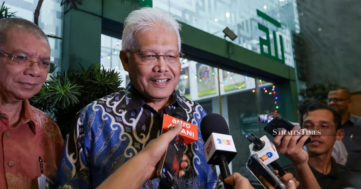 Hamzah Zainudin to reclaim opposition leader's seat as parliament seating reshuffled