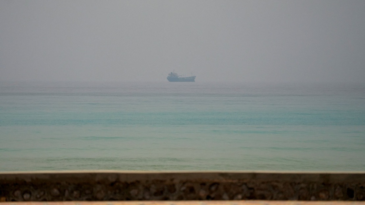 Iran's Parliament Speaker Warns US Over Strait of Hormuz Control