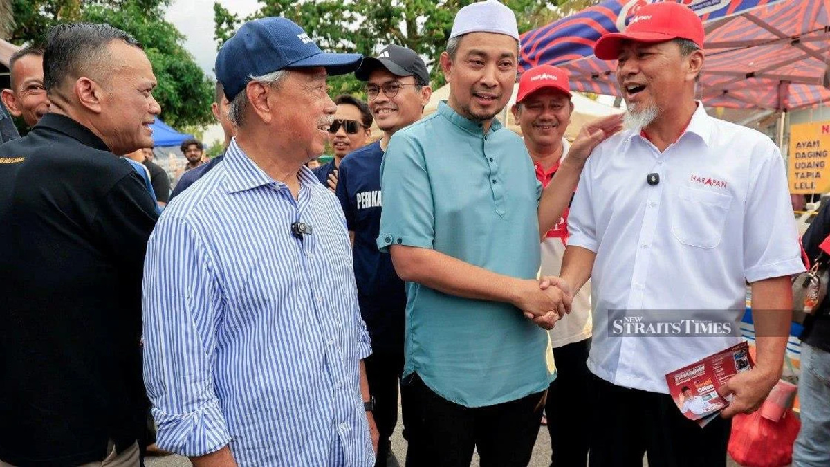 Johor Election: Rival Coalition Candidates Meet at Night Market Campaign Trail