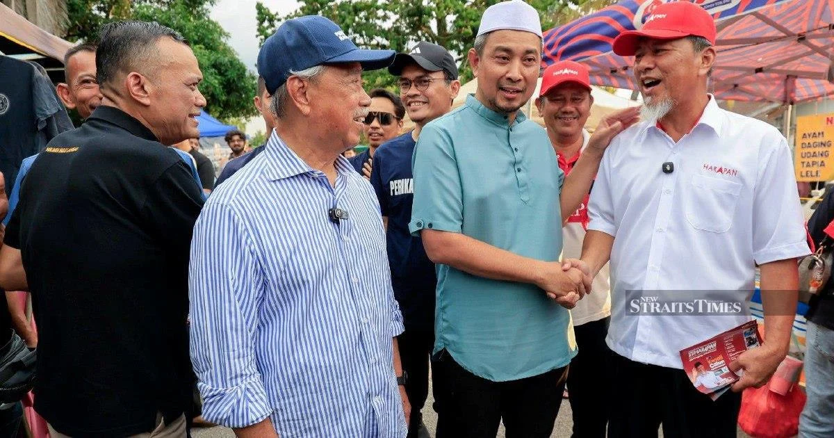Johor Election: Rival Coalition Candidates Meet at Night Market Campaign Trail