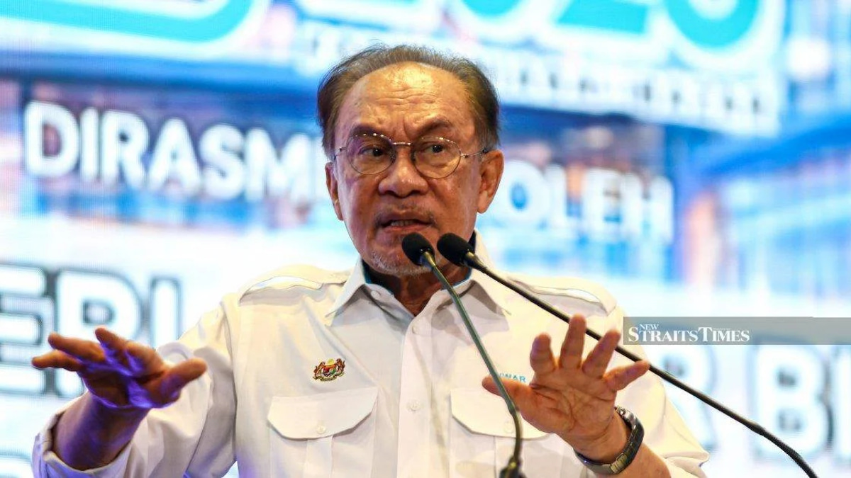 Anwar asks Melaka DAP to delay state government exit, citing development priorities