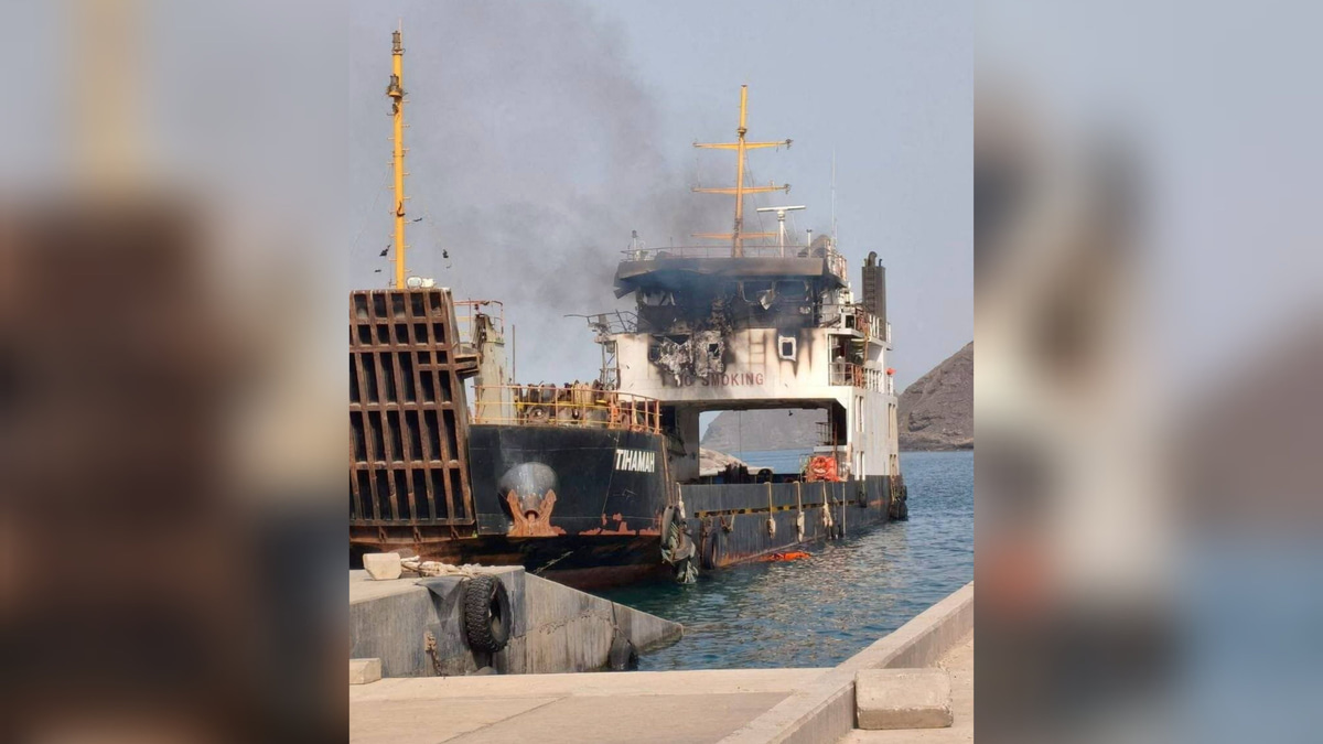 Six Killed as Houthis Attack Food Supply Vessel in Bab al-Mandeb