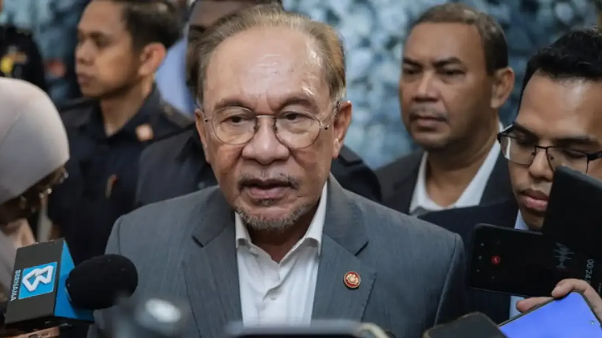 Malaysia Will Immediately Deport Any Israeli Nationals Found in Country, Anwar Declares