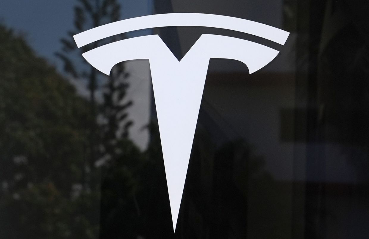 US safety probe finds Tesla driver, not autonomous system, caused fatal Texas crash