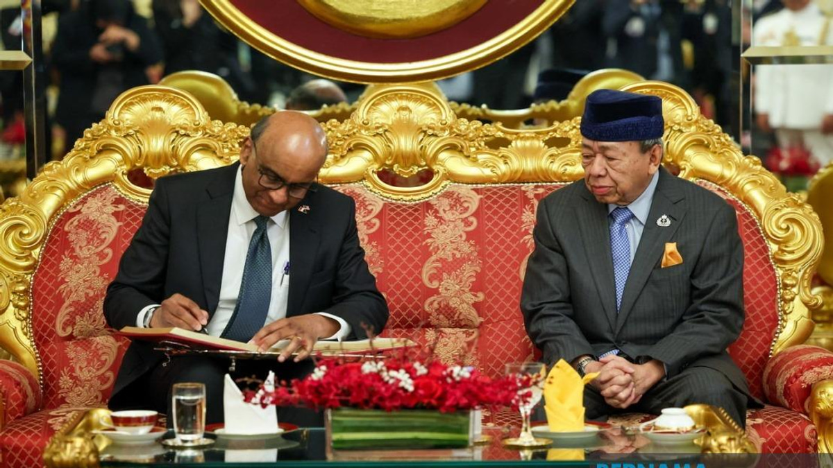 Selangor Sultan Receives Singapore President in Formal State Visit Audience