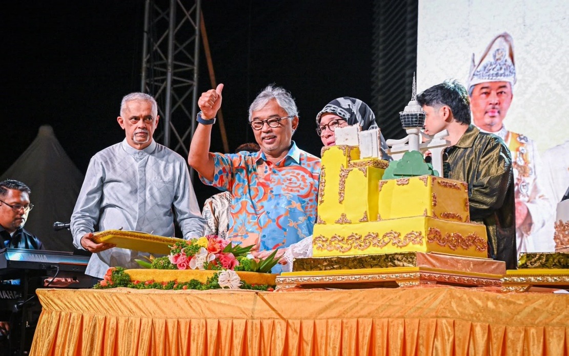 Sultan of Pahang Opens Kuantan 188 Festival with Royal Entourage