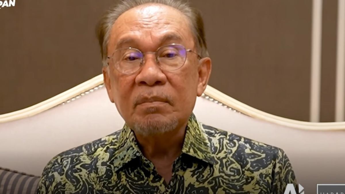 Anwar Appeals to Military and Police Personnel to Back PH in Negeri Sembilan Election