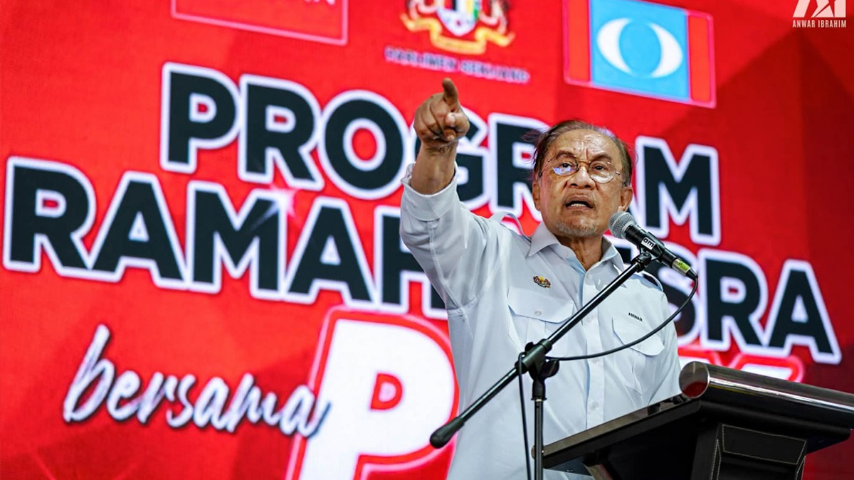 Anwar to Push China on Malaysian Durian Access as Farmers Face Price Crisis