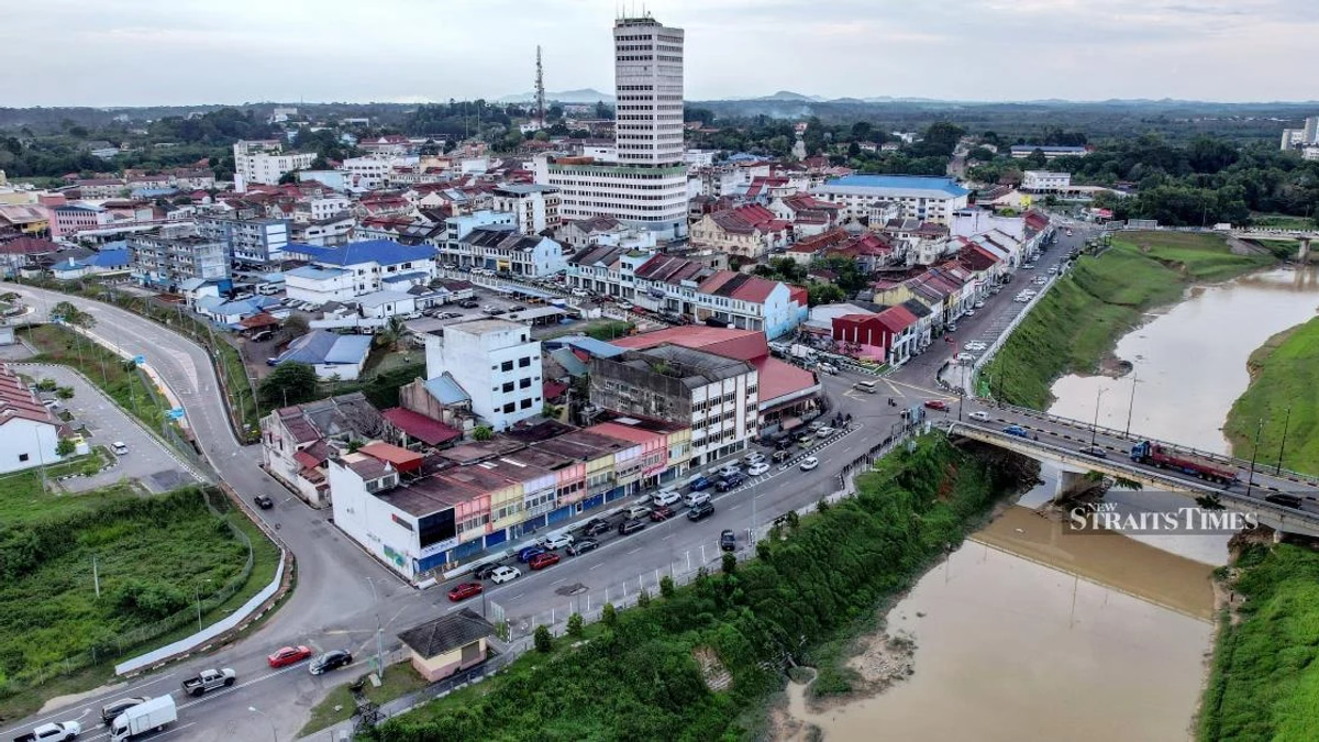 Fahmi urges Johor voters to guard against digital manipulation in state election
