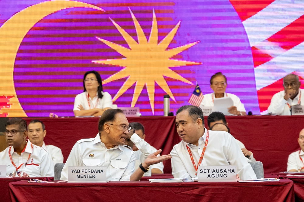 Anwar Calls on Melaka DAP to Reverse Exit Decision and Remain in State Government