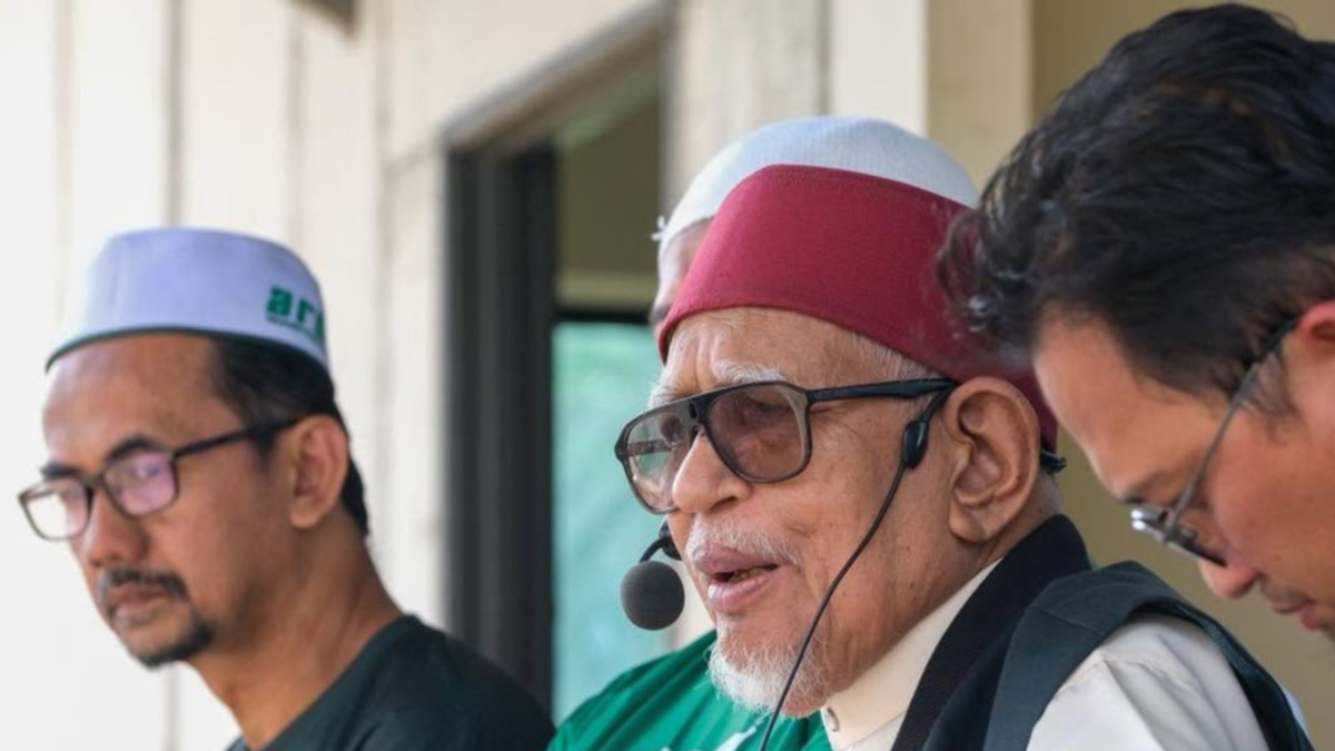 PAS Chief Calls for Broad Malay-Muslim Unity Coalition Including MCA and MIC