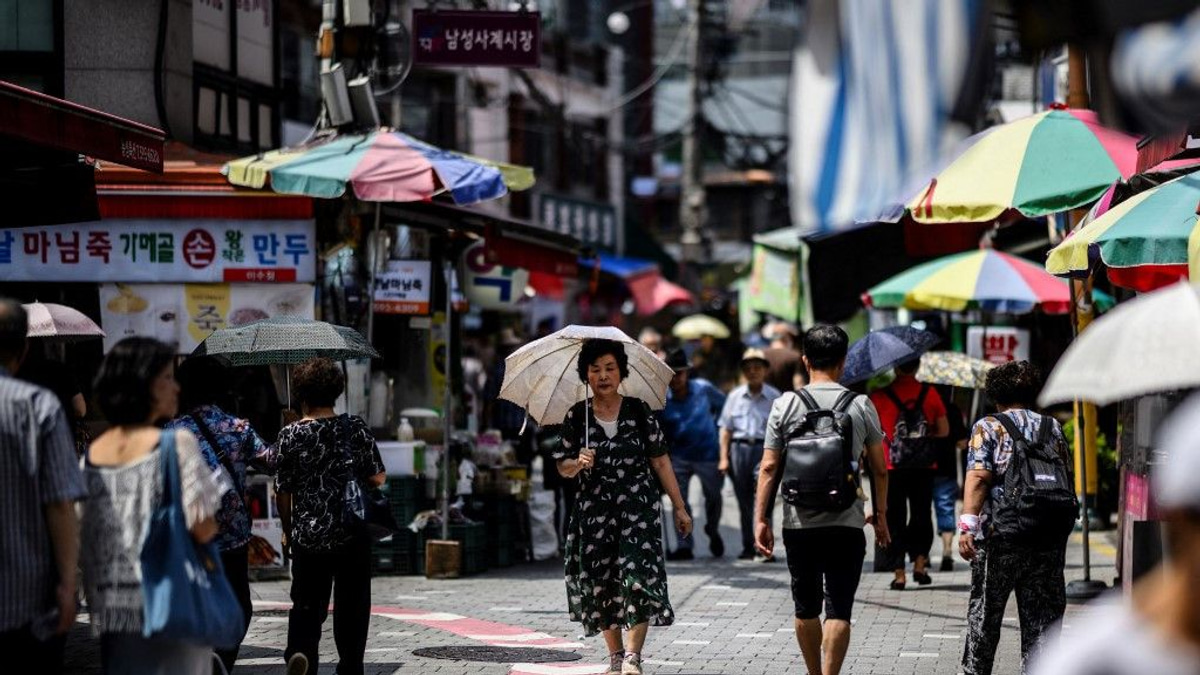 South Korea swelters under record 41.4°C heat as dual weather systems trap extreme temperatures