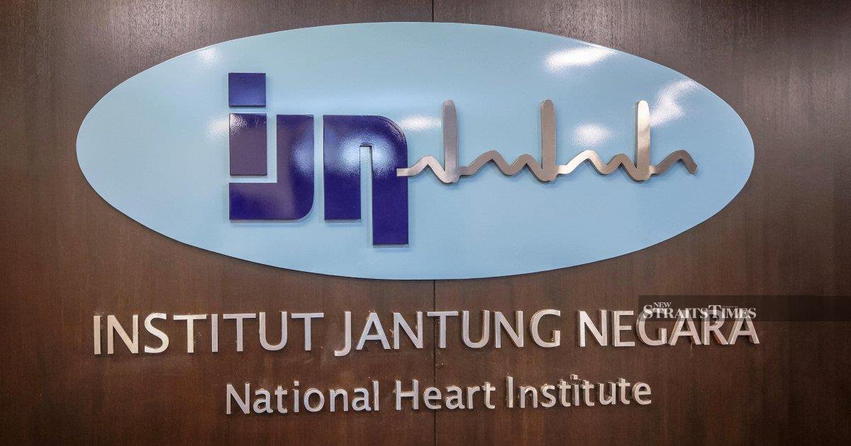 Anwar and Wan Azizah Visit Deputy PM Fadillah at National Heart Institute