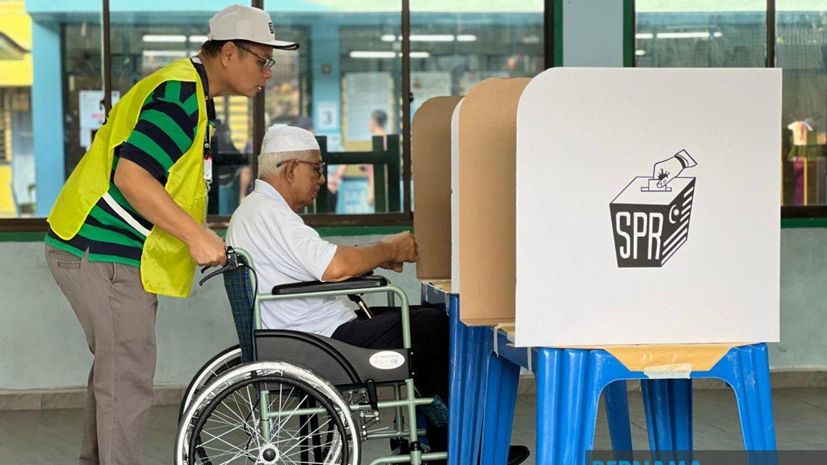 Johor Voters Head to Polls as 1,076 Centres Open for State Election