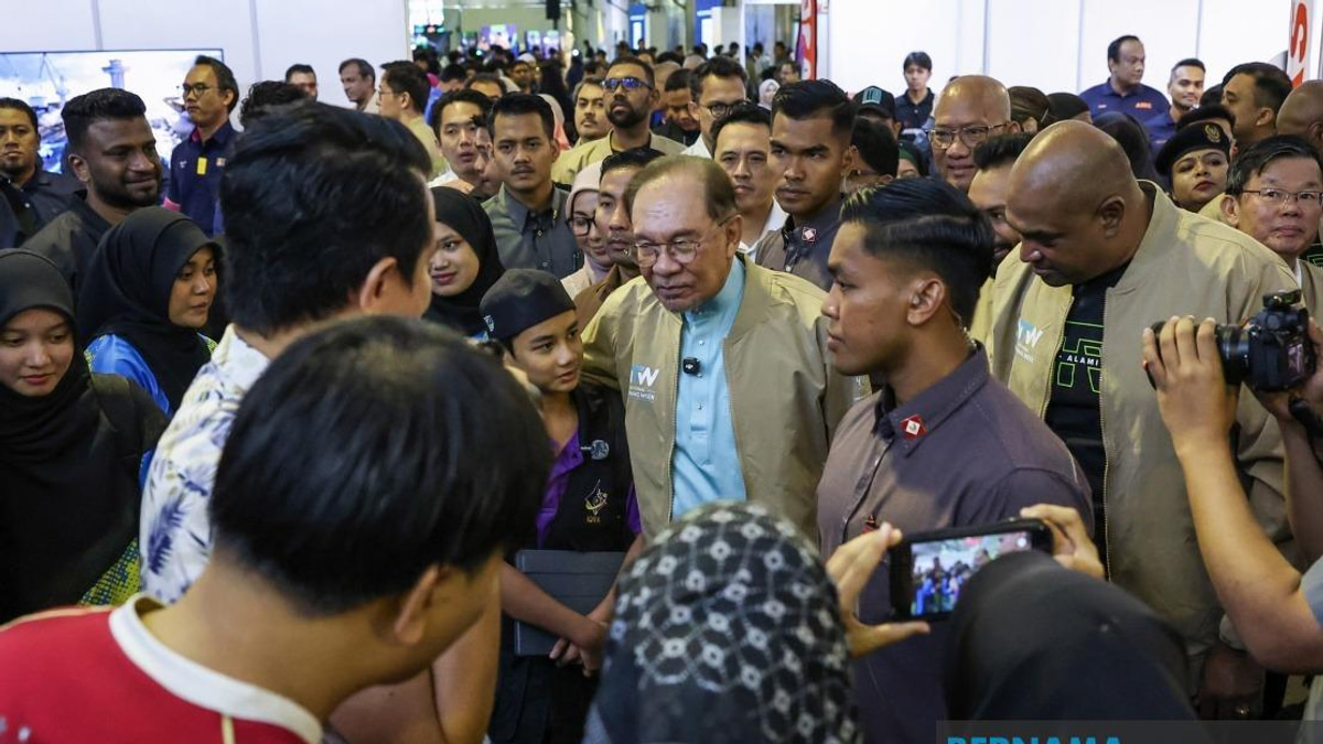 Malaysia Must Break Free From Divisive Politics to Achieve Development, Says PM Anwar