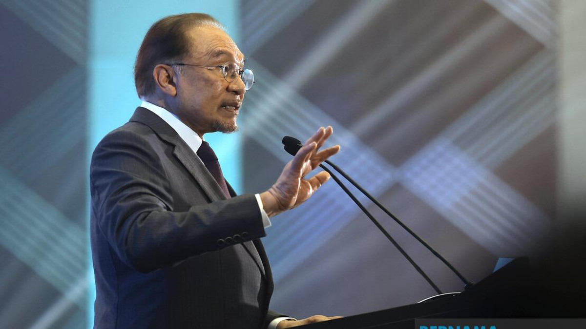 Malaysia Must Adopt Comprehensive Security Strategy, PM Anwar Says