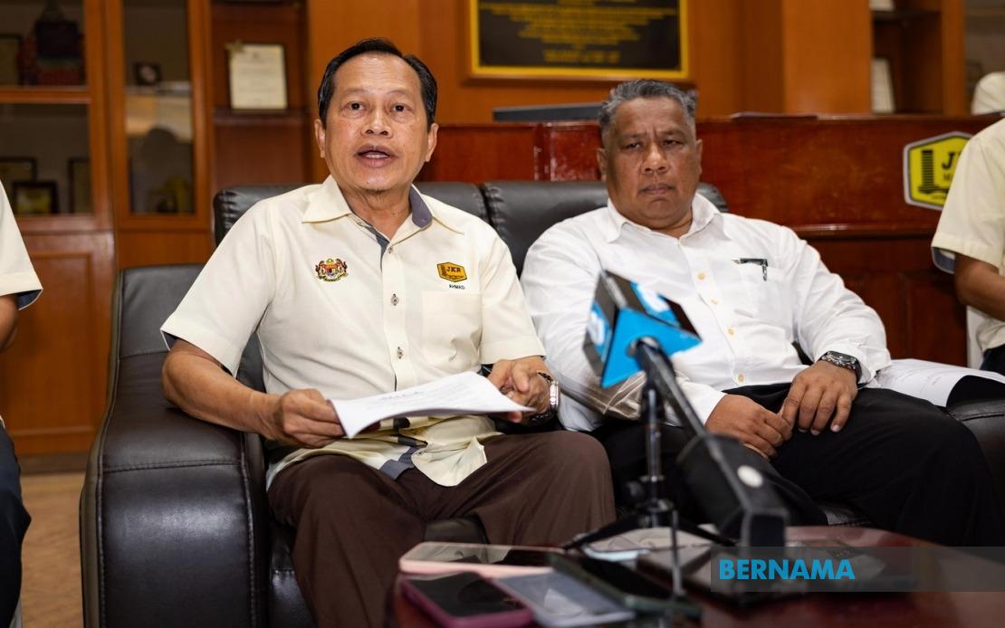 Tree Management On Federal Roads Falls To Local Authorities, But JKR Stands Ready To Help - Ahmad Maslan