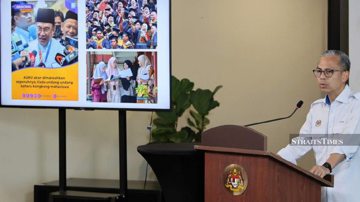 Cabinet Sidestepped Taiwan Row, Says Fahmi as Anwar's Remarks Continue to Reverberate