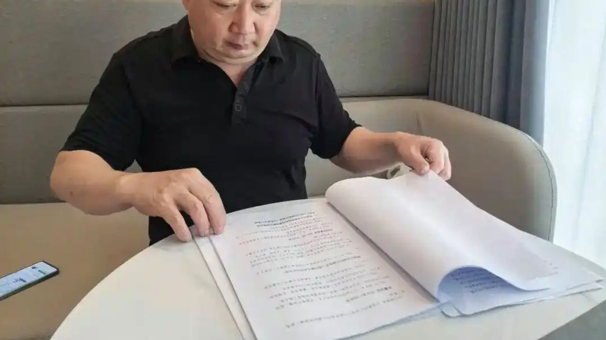 Chinese Father Sues Gaming Giants Over Son's Addiction, Seeks Systemic Reform
