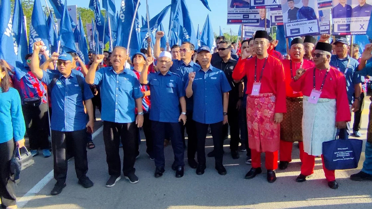 Muhyiddin joins Sahruddin's campaign in Bukit Kepong nomination bid