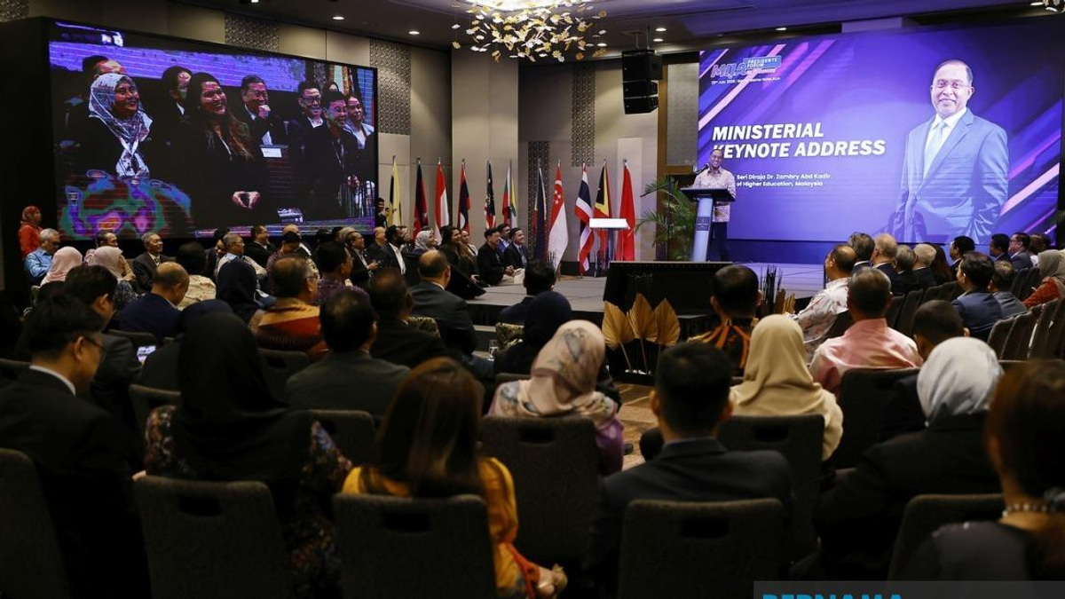 Government Committed to Protecting Academic Freedom, Says Zambry