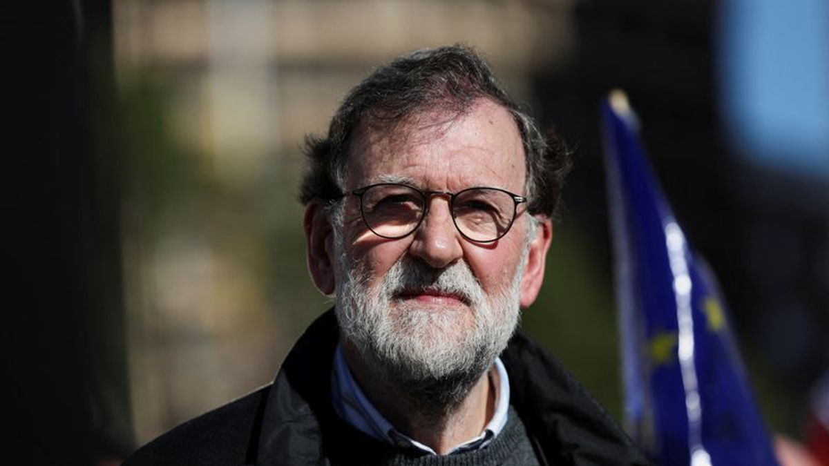 Spain apologises for ex-PM's controversial column questioning French team's 'Frenchness'