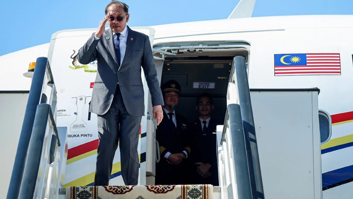 Anwar Returns to Penang Following Turkmenistan Tour, Participates in Hawana and Investment Forum