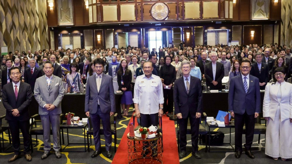 Nuclear Power Must Be Part of Asean's Clean Energy Transition, Anwar Insists
