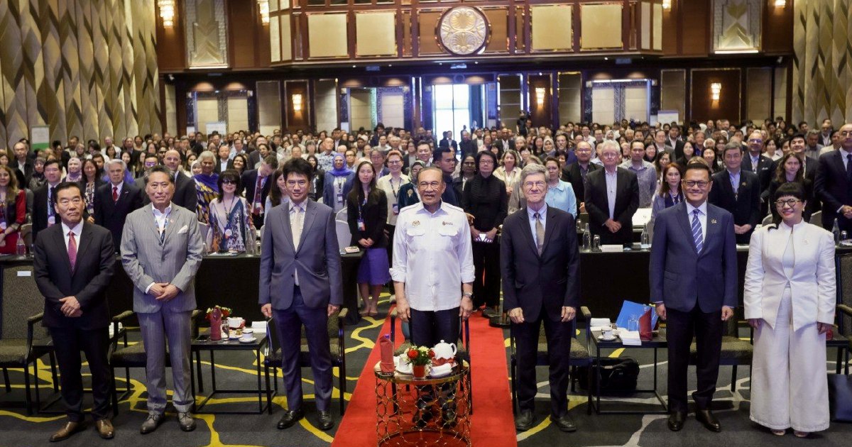 Nuclear Power Must Be Part of Asean's Clean Energy Transition, Anwar Insists