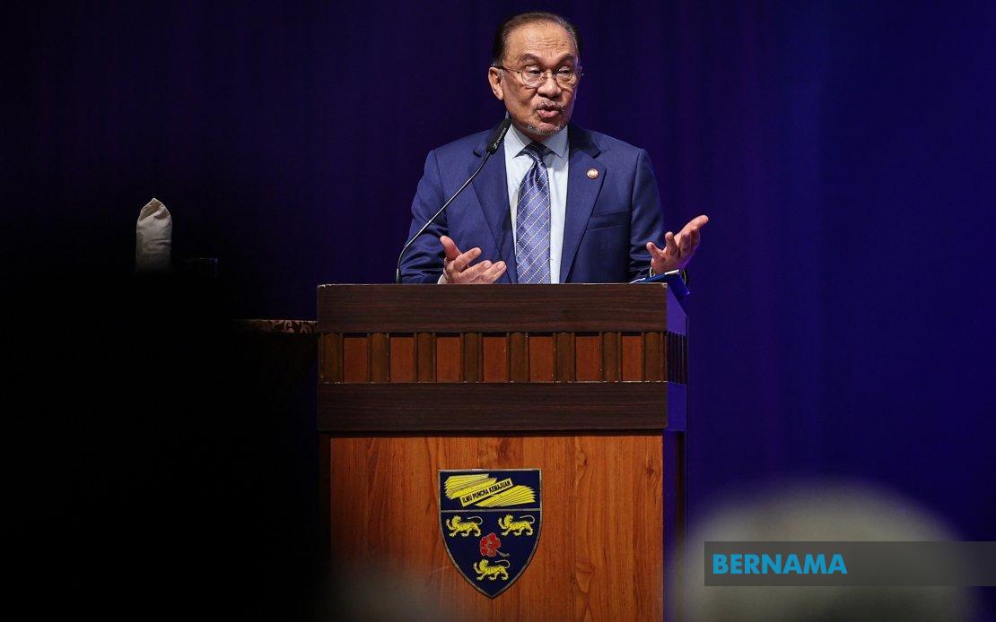 PM Anwar Extends Financial Aid to Gravedigger Battling Mouth Cancer in Terengganu