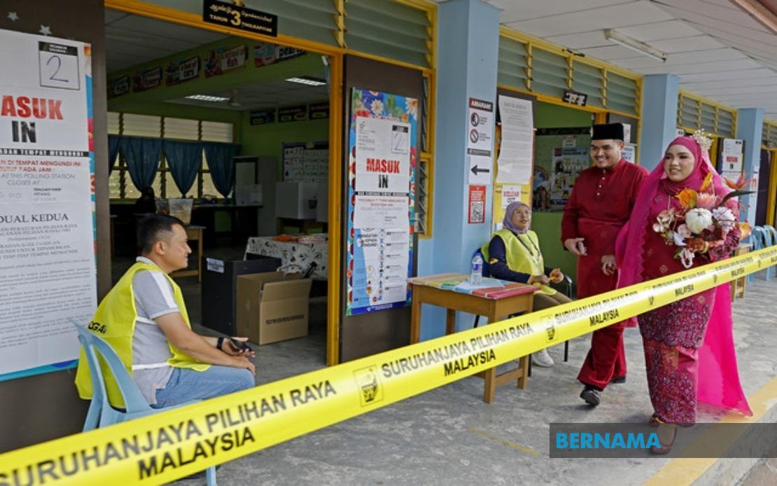 Young Bride Casts Vote in Traditional Wedding Dress at Negeri Sembilan Election