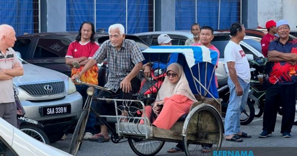 Prime Minister honours elderly trishaw rider's determination to meet him