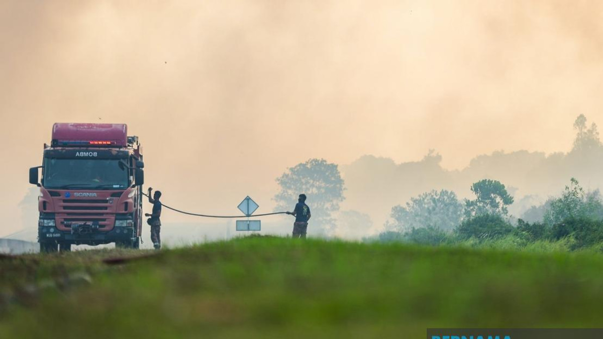 More Than Half Of Punggai-Sebana Cove Peat Fire Extinguished