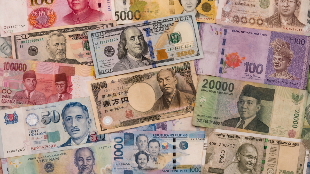 Asian Currencies Slide as Middle East Tensions Spike Oil Prices and Inflation Fears