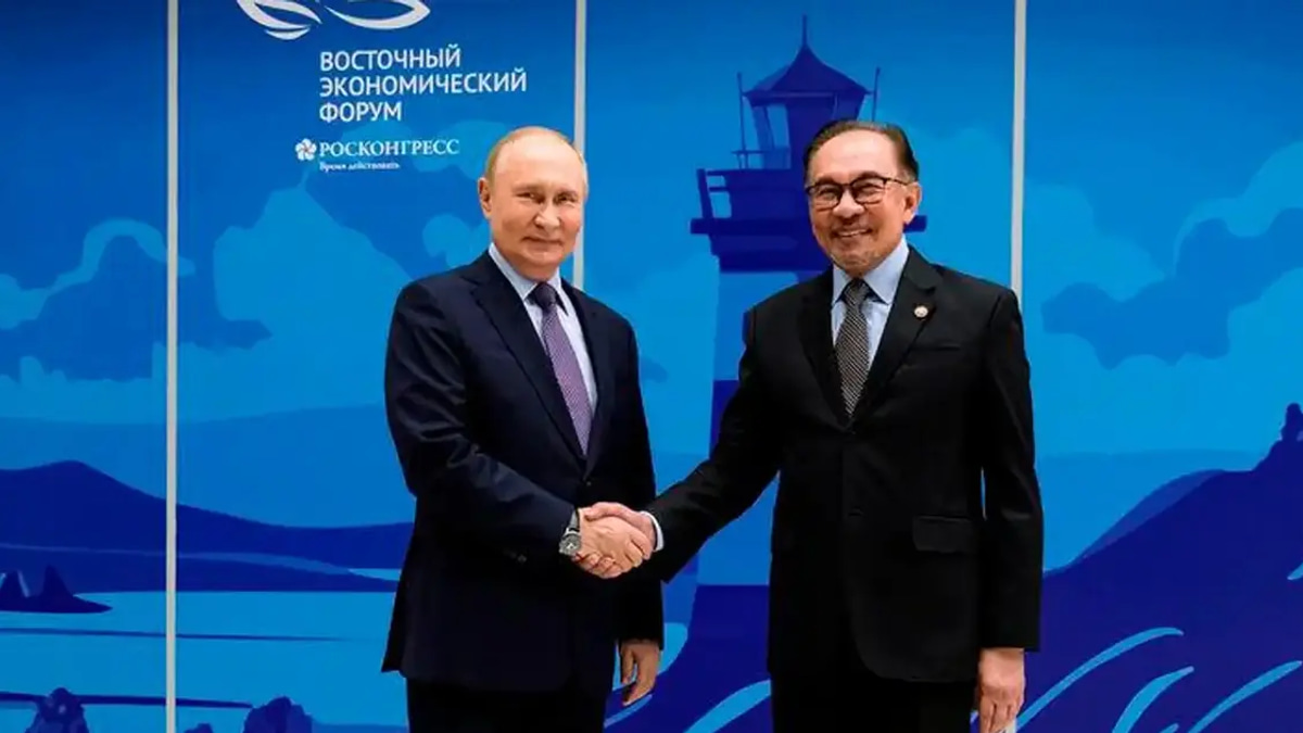 Anwar to Explore Malaysia's Energy Needs in Putin Talks During Russia Visit