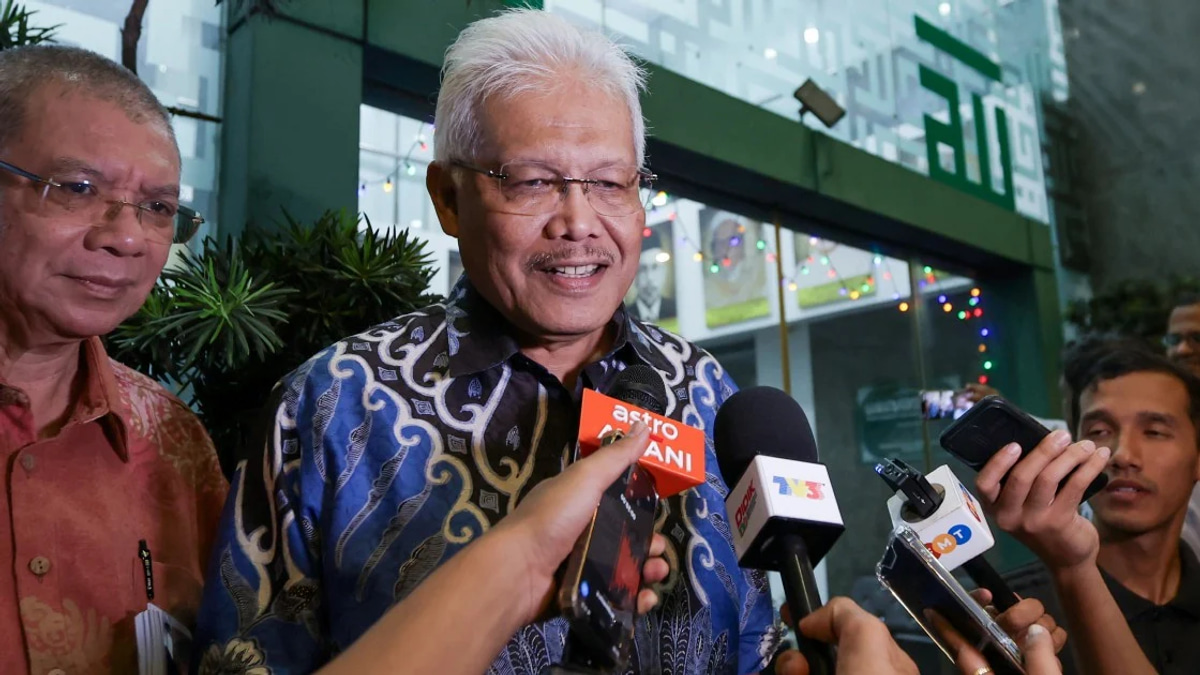 PN formally notifies Parliament of Hamzah Zainudin's reappointment as opposition leader