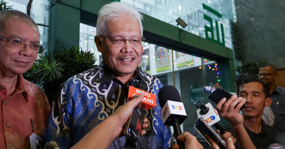 PN formally notifies Parliament of Hamzah Zainudin's reappointment as opposition leader