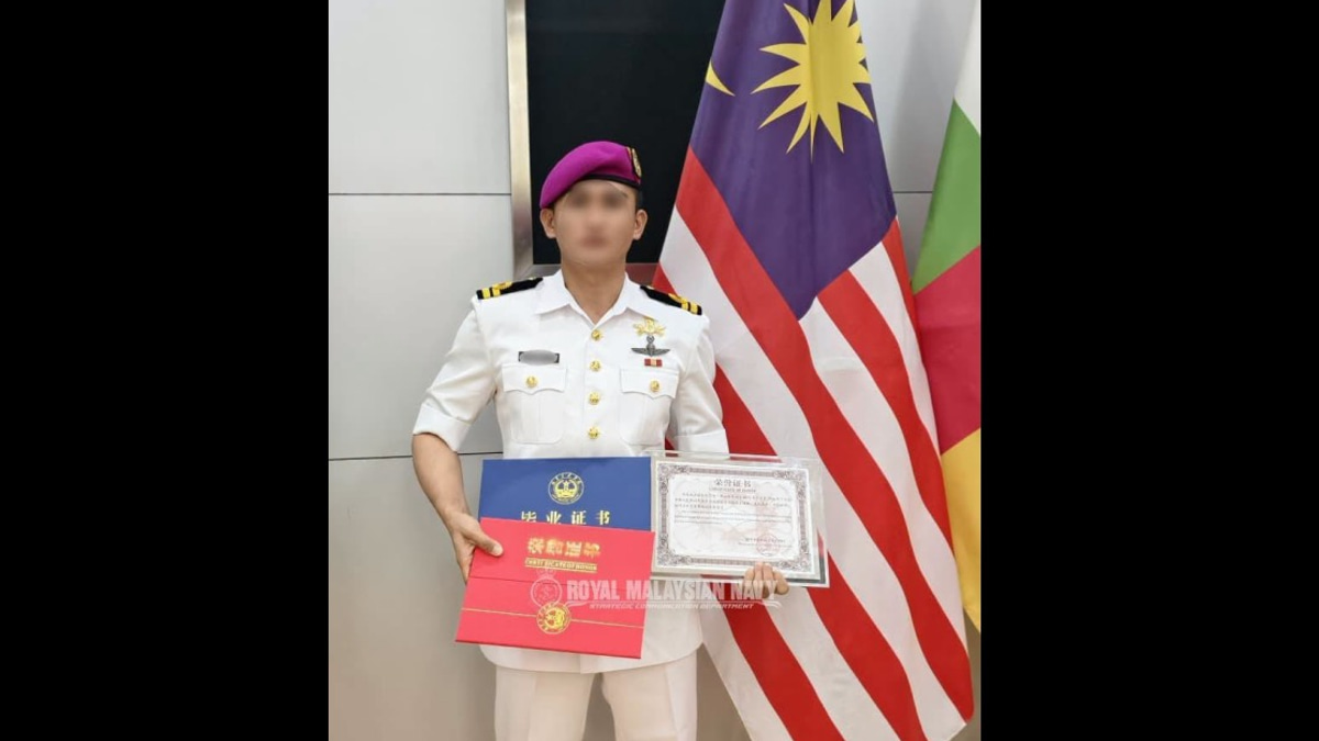 Selangor Sultan Praises PASKAL Officer's Top Sniper Course Achievement in China