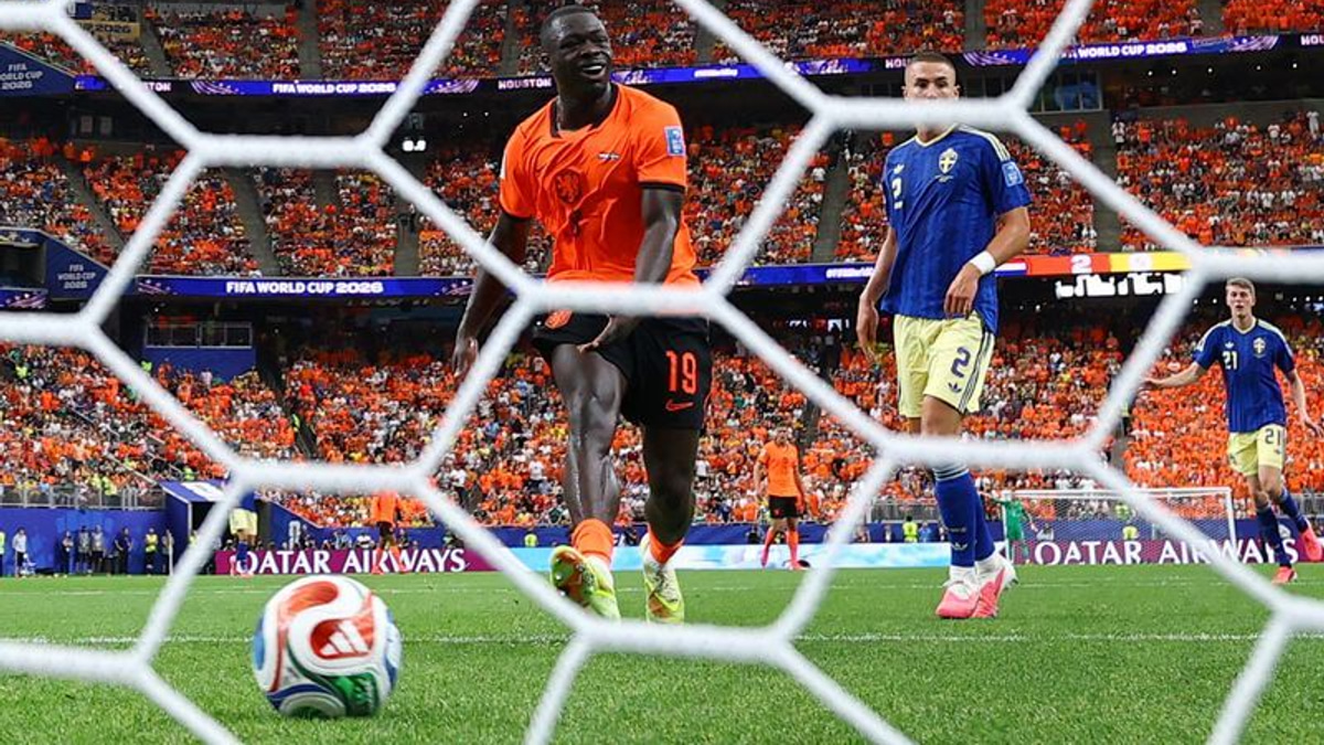Brobbey's brace signals new era as Dutch seek attacker to succeed Depay