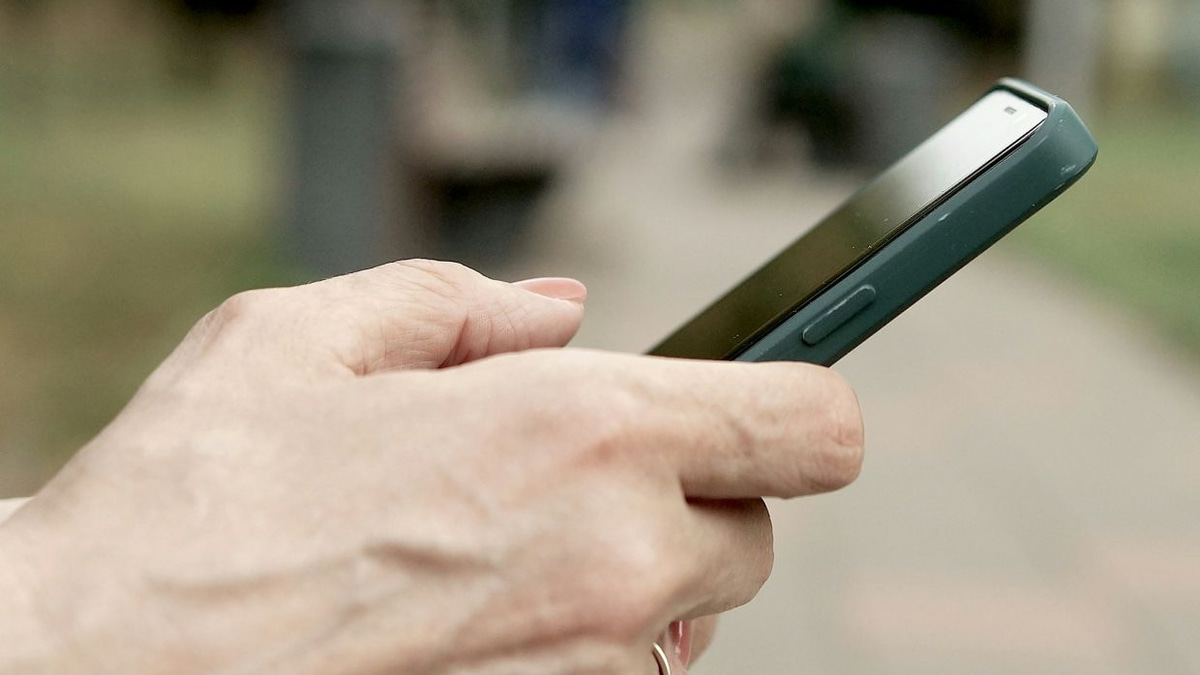 Atlanta activist faces felony charge after using phone self-destruct code at US airport