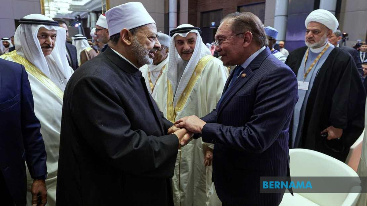 PM Anwar Praises Al-Azhar Grand Imam As Champion Of Islamic Moderation And Interfaith Harmony