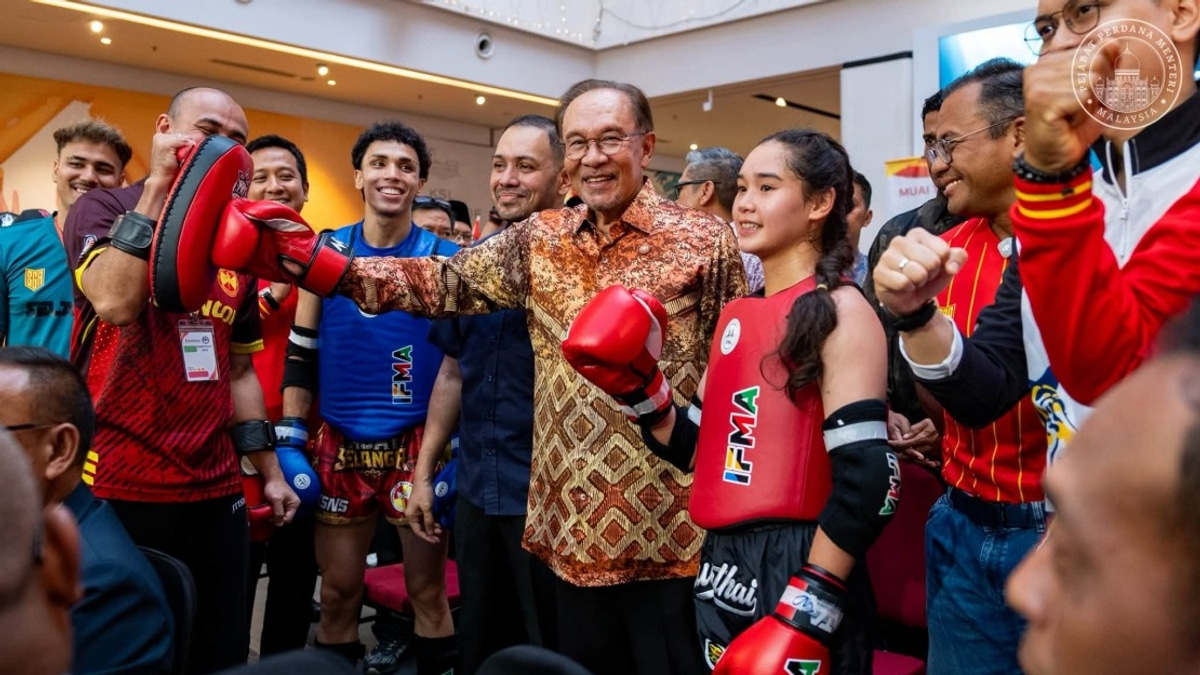 Anwar Sees Promise in SUKMA Athletes, Backs Pathway to Global Competition